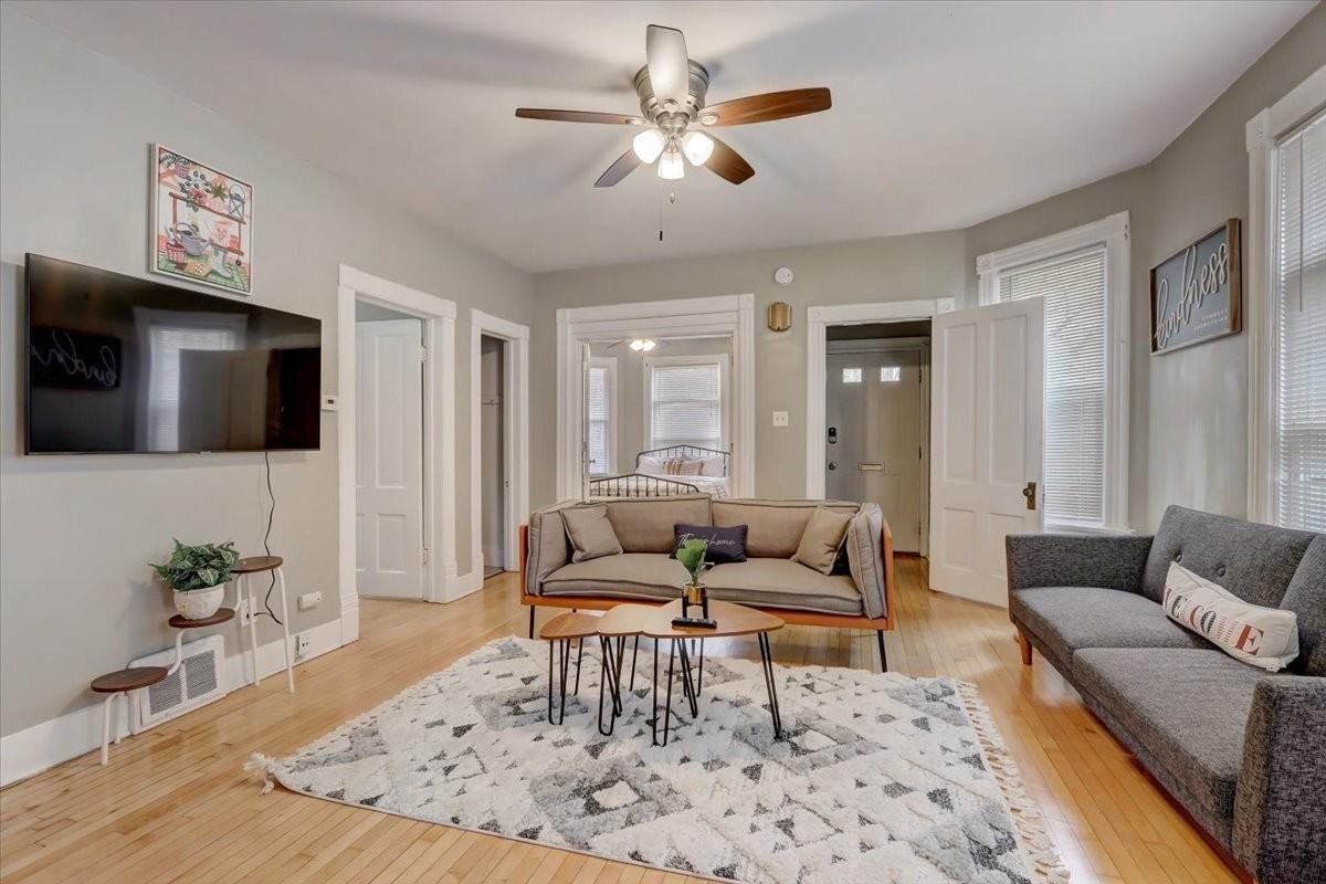 2513 N Cramer St - Photo 6 of 26