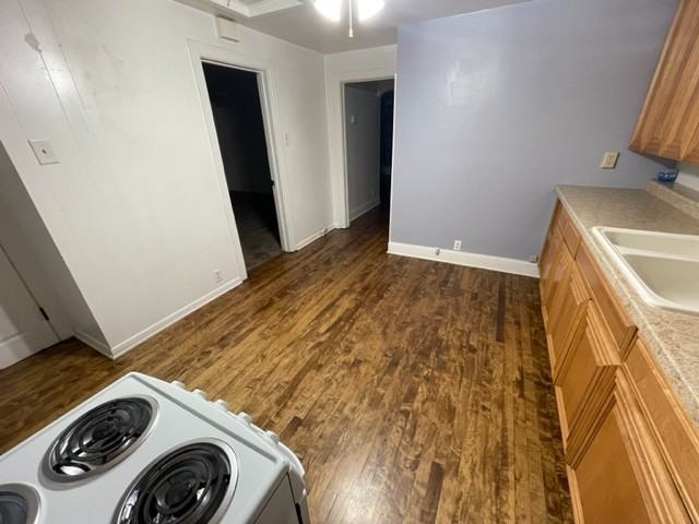 932 Bell Ave - Photo 2 of 10