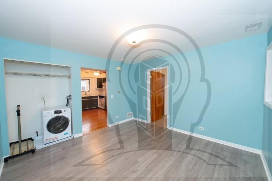 5222 West Belmont Avenue - Photo 3 of 10