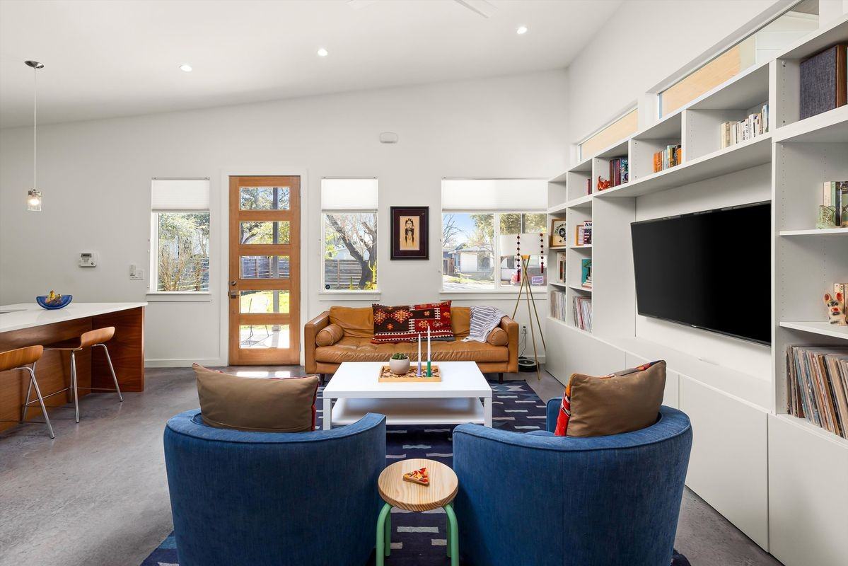 1900 Richcreek Rd ##A - Photo 2 of 37