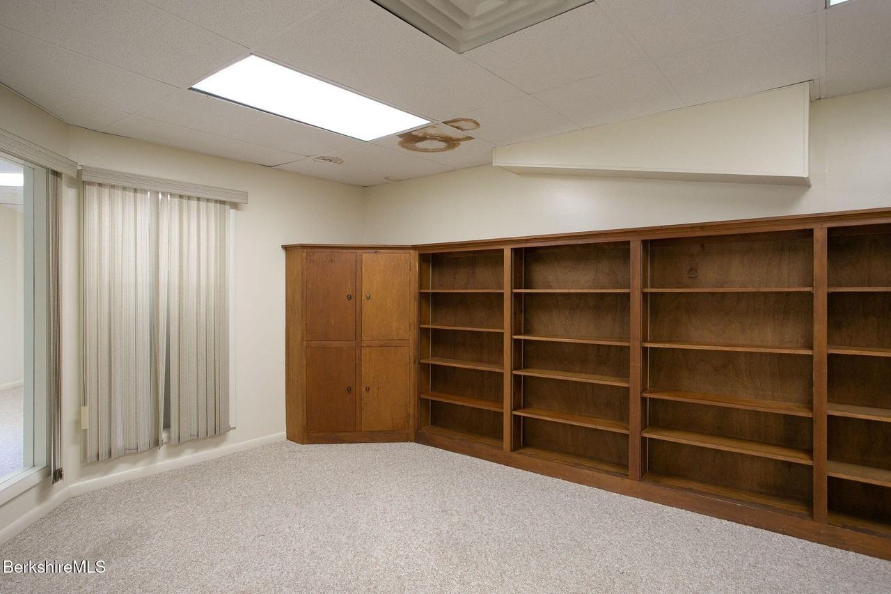 490 Main St - Photo 5 of 15