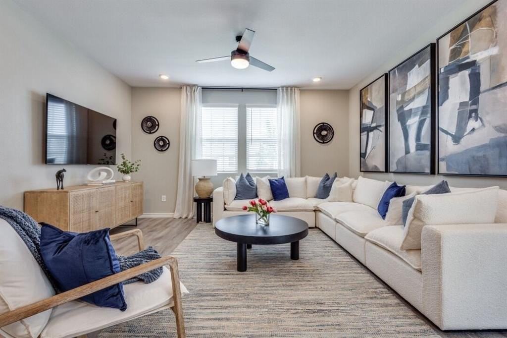 8525 Leyton - Photo 3 of 18