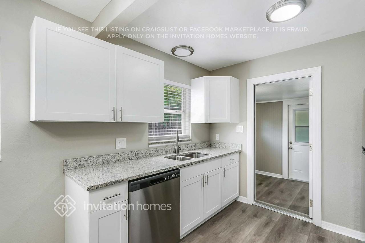 136 83rd Ave N - Photo 5 of 25