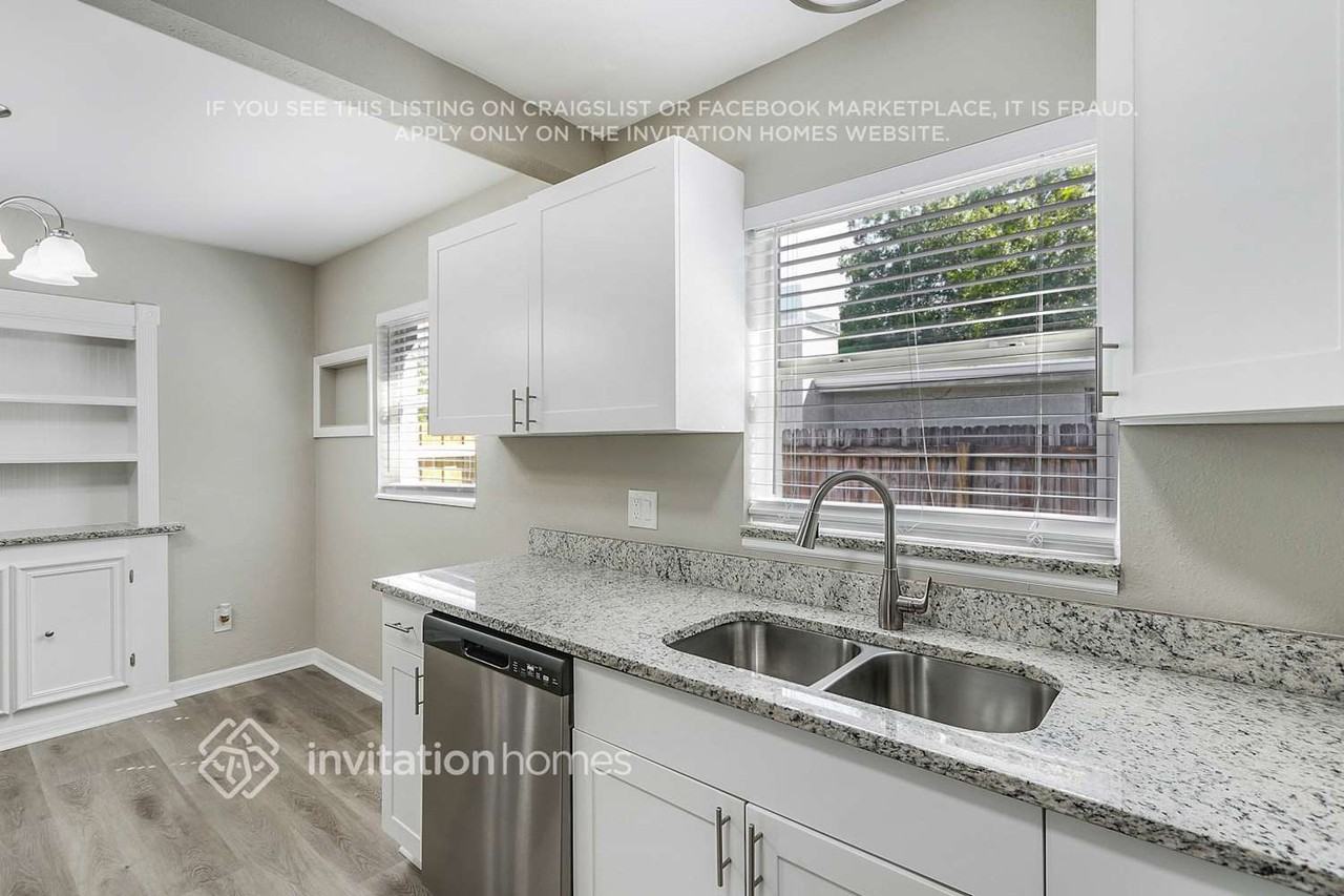 136 83rd Ave N - Photo 6 of 25