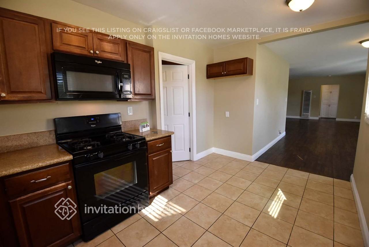 1221 E Roosevelt Rd - Photo 5 of 10