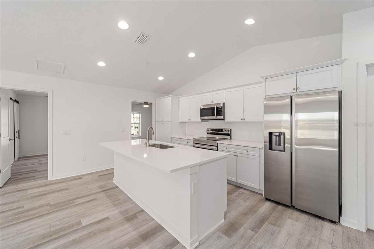 4415 Nw 74th Ter - Photo 4 of 23