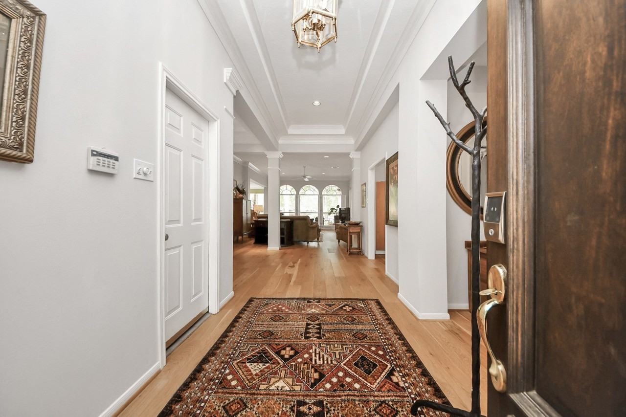 19 Wild Meadow Ct - Photo 4 of 40