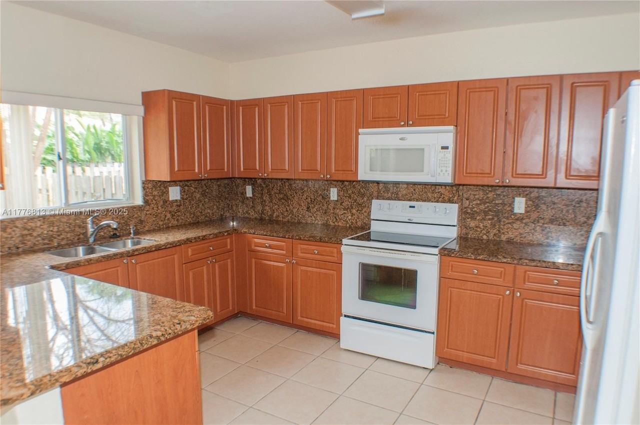 5612 Sw 162nd Pass - Photo 3 of 23