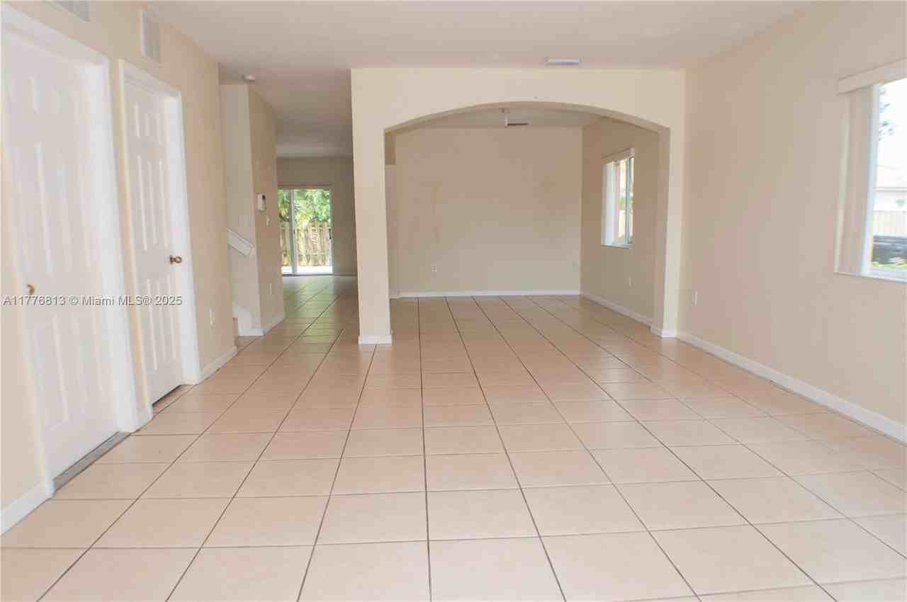 5612 Sw 162nd Pass - Photo 5 of 23