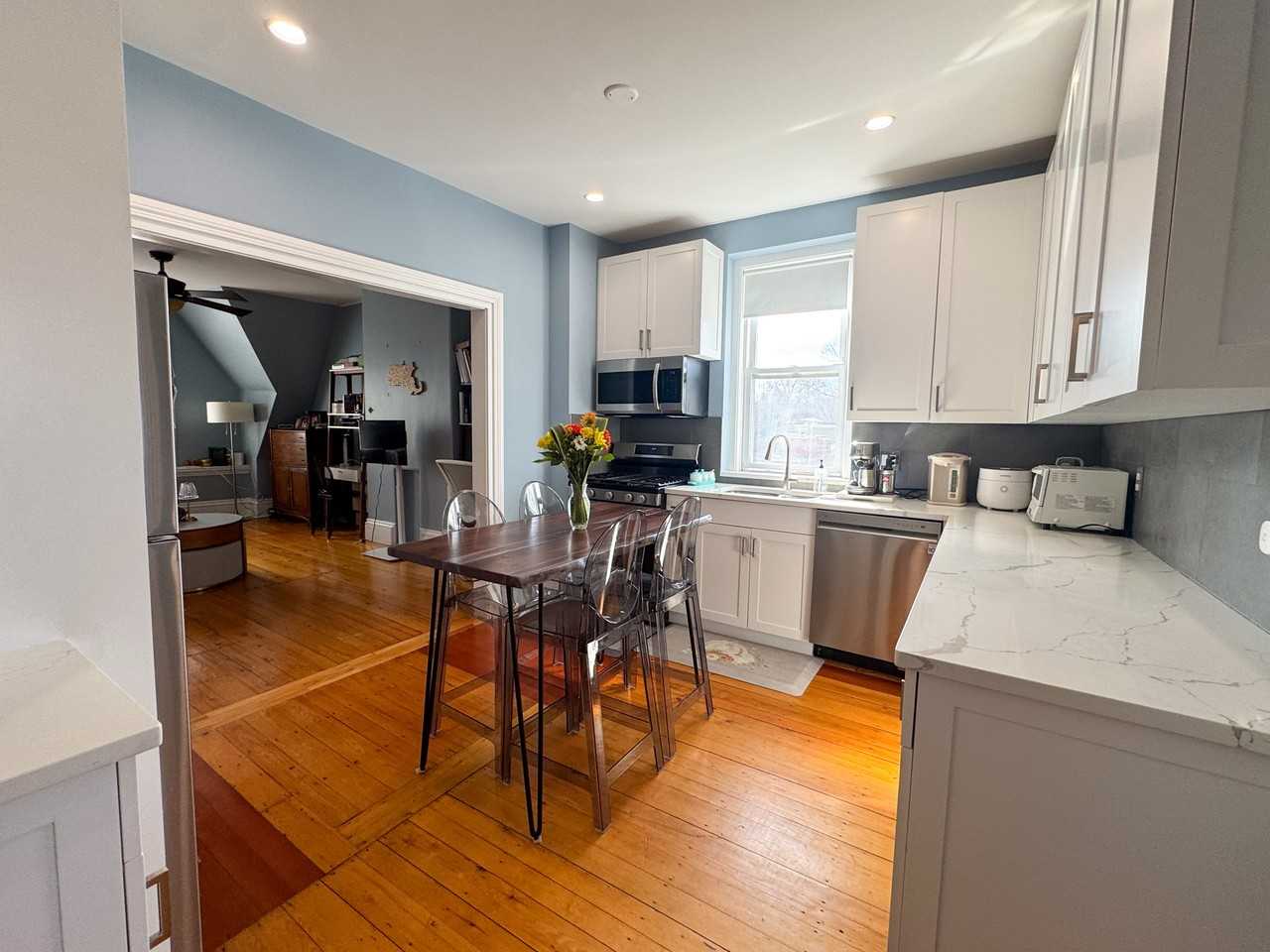 137 Walnut St #3 - Photo 4 of 8