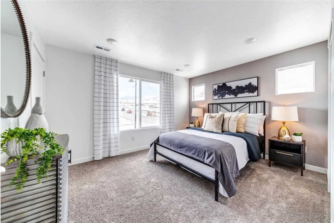 3873 S Bowie Dr - Photo 3 of 11