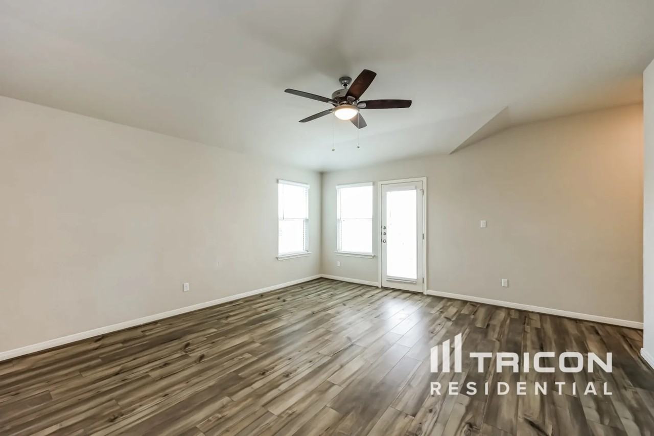 5519 Shasta Place Saint Hedwig TX - Photo 2 of 20