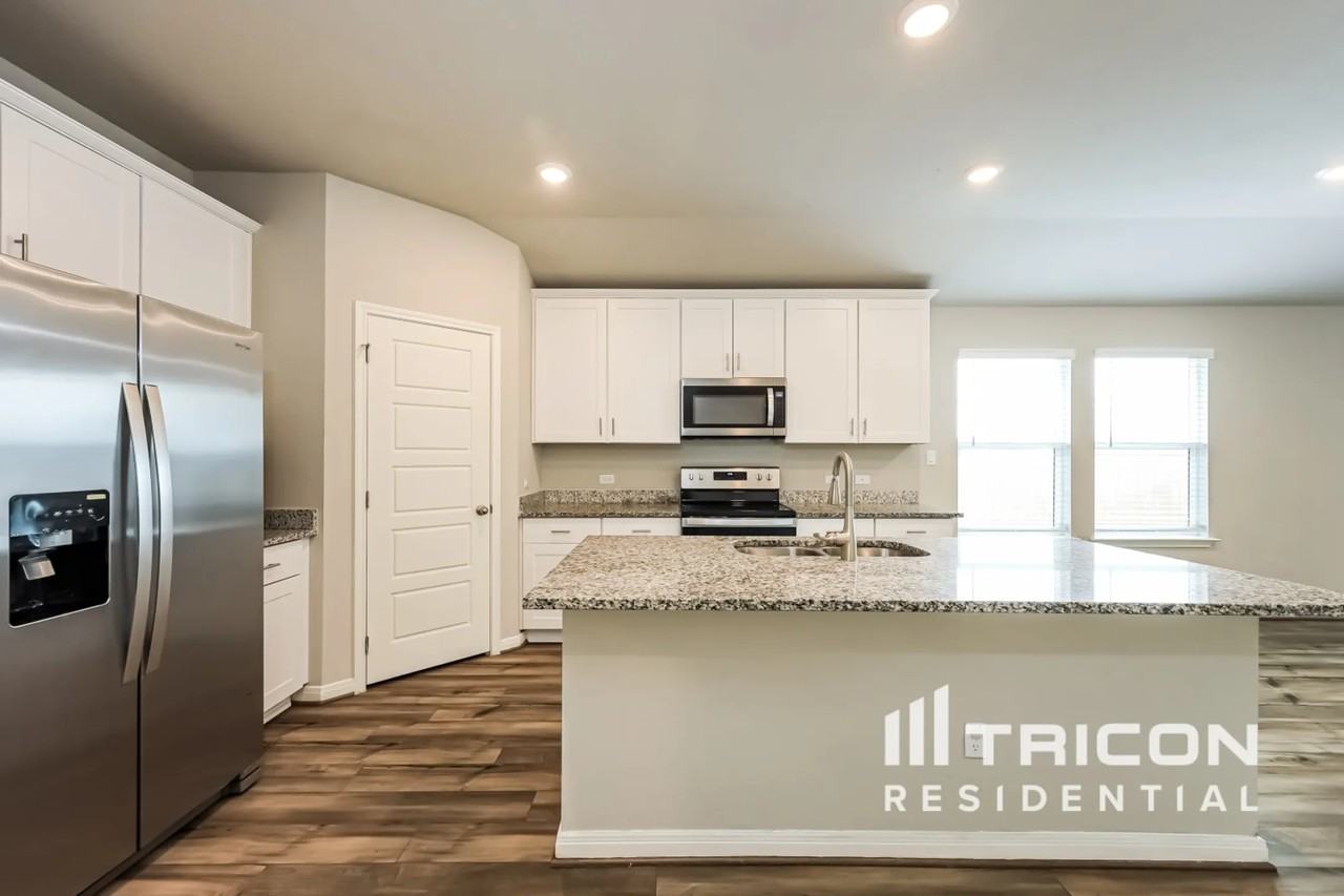 5519 Shasta Place Saint Hedwig TX - Photo 3 of 20