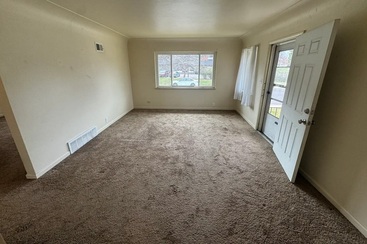 1892 S Garfield St - Photo 2 of 20