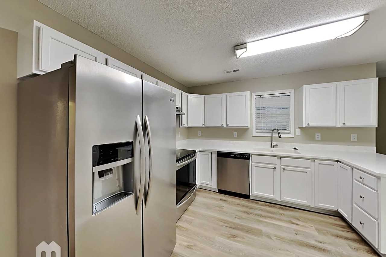 1312 Fosteria Ln - Photo 3 of 24