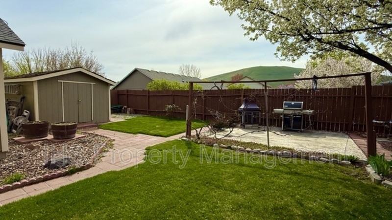 5508 Holly Way - Photo 3 of 19