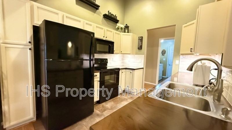 5508 Holly Way - Photo 6 of 19