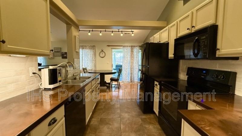 5508 Holly Way - Photo 7 of 19