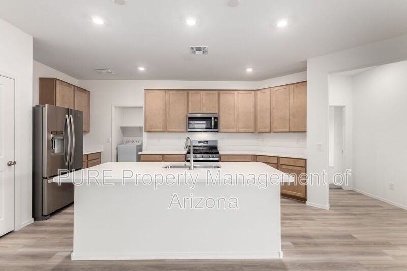 17614 W Oberlin Way - Photo 4 of 28