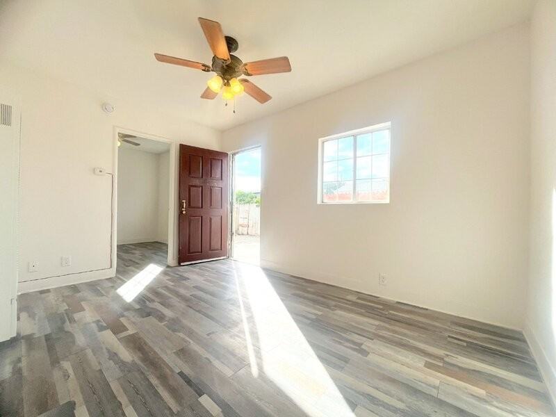 1212 1/2 Spence St - Photo 3 of 15