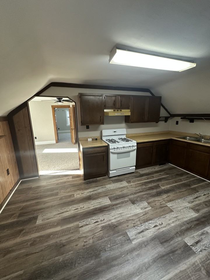 729 Valley Rd - Photo 2 of 21