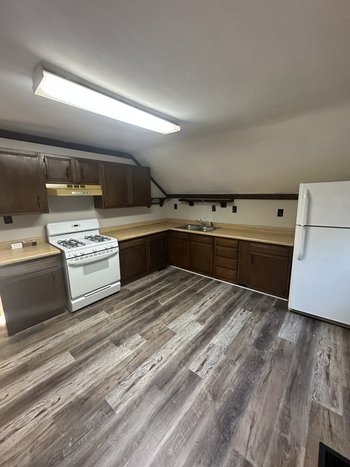 729 Valley Rd - Photo 3 of 21