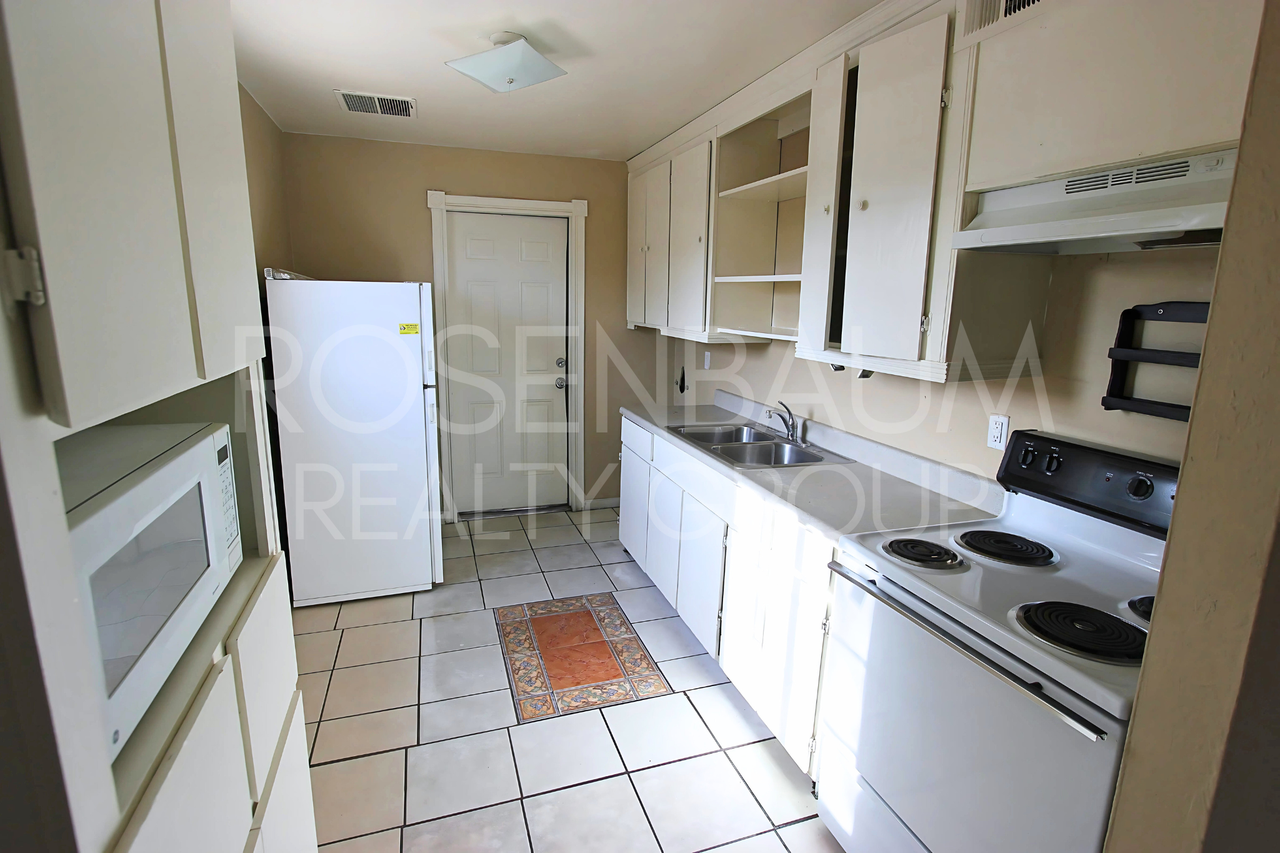 320 S Allen - Photo 2 of 6