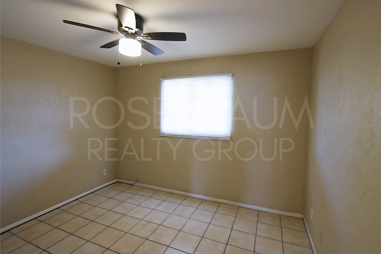 320 S Allen - Photo 3 of 6