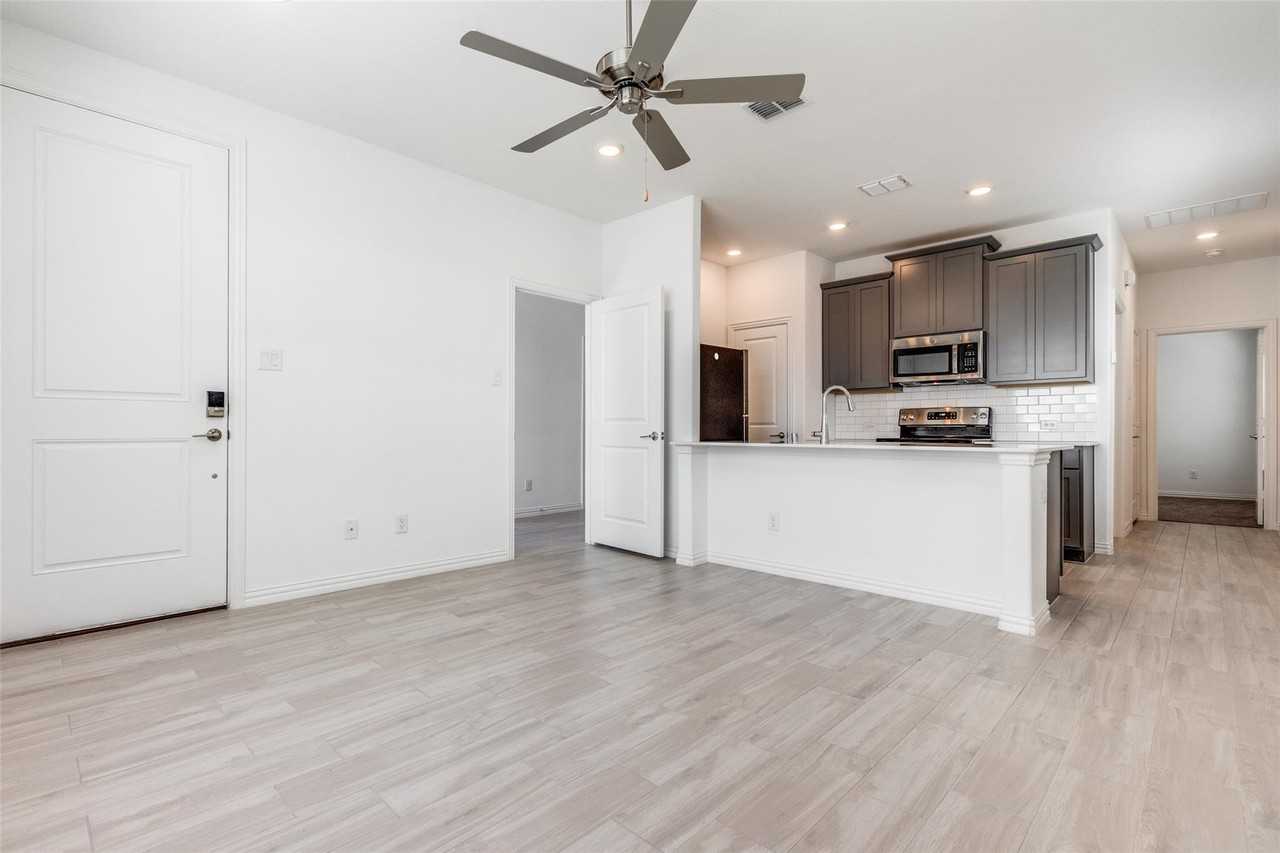 8129 Lindheimer Ln - Photo 5 of 11