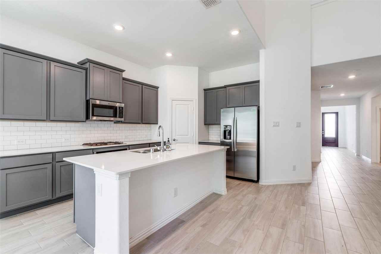 8129 Lindheimer Ln - Photo 7 of 11