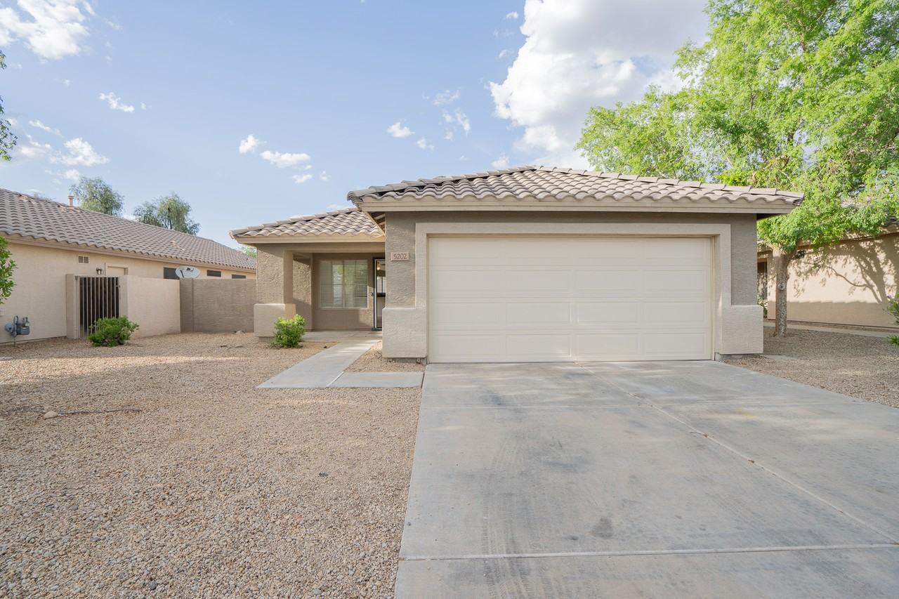 5202 W Hartford Ave - Photo 2 of 33