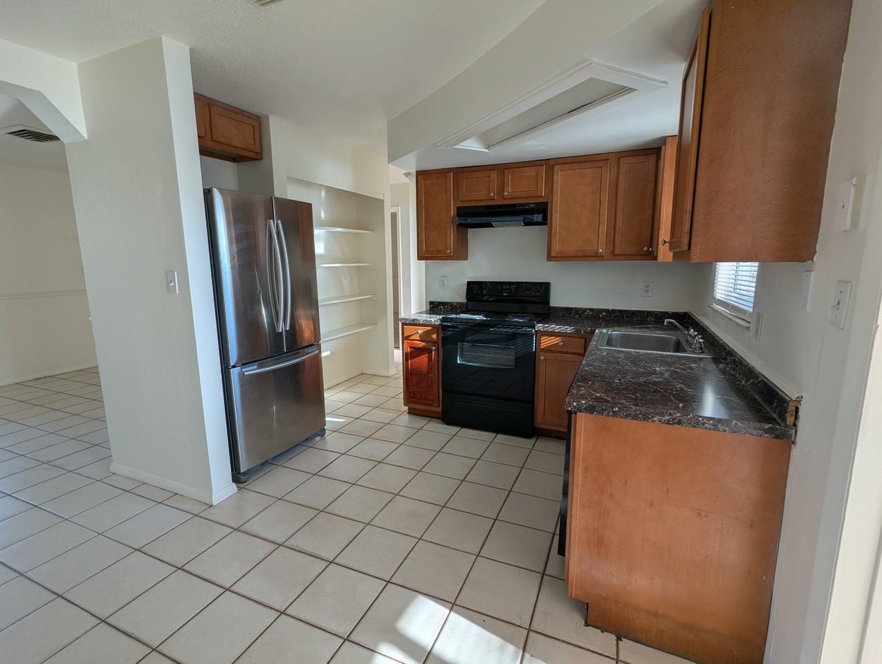 9310 Whitman Ln - Photo 5 of 16