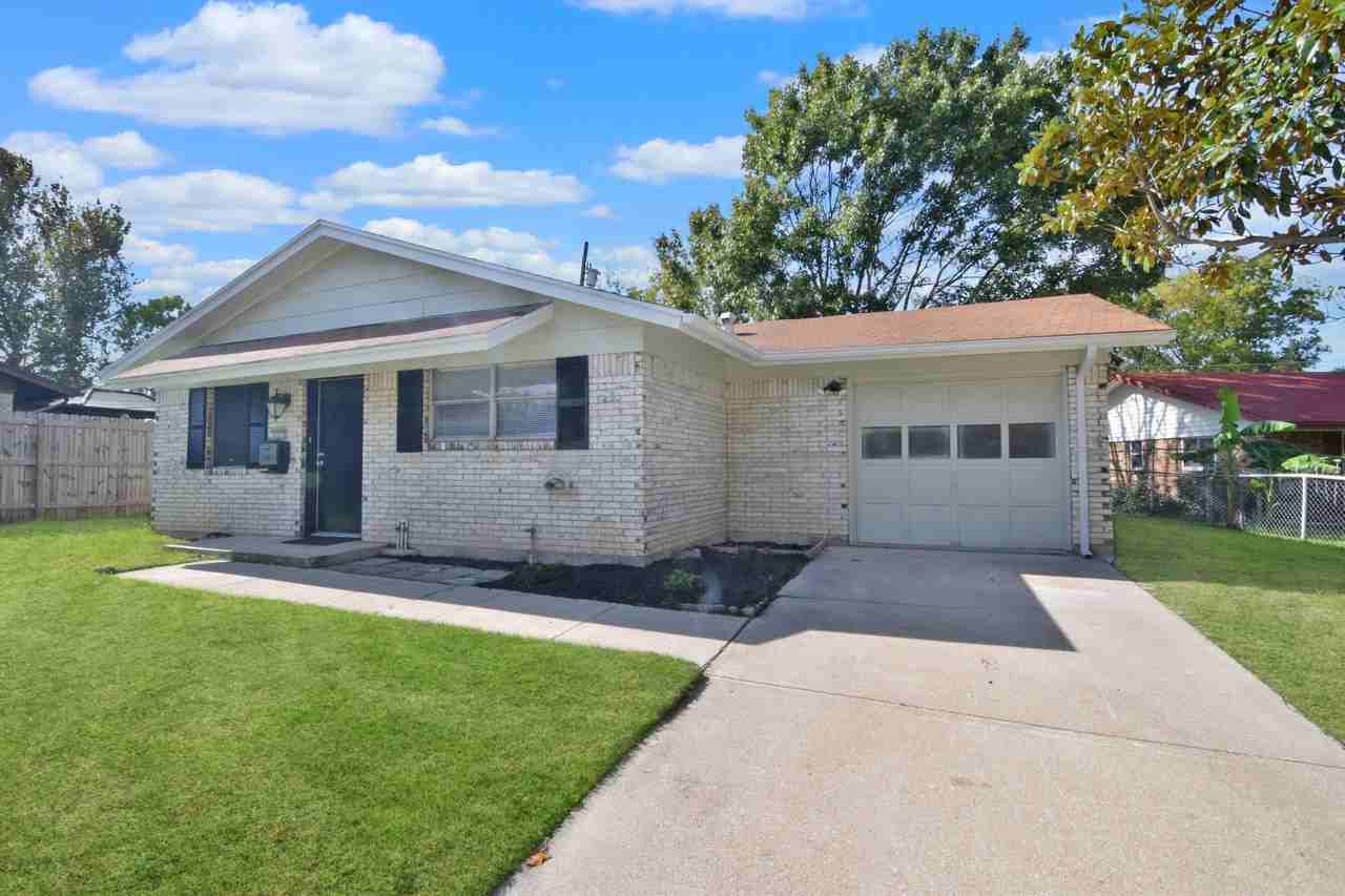 1213 Meadow Dr - Photo 3 of 17