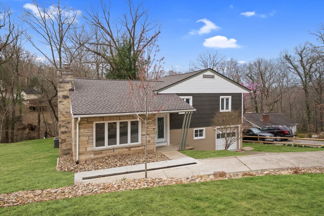 532 Sheridan Cir - Photo 3 of 36