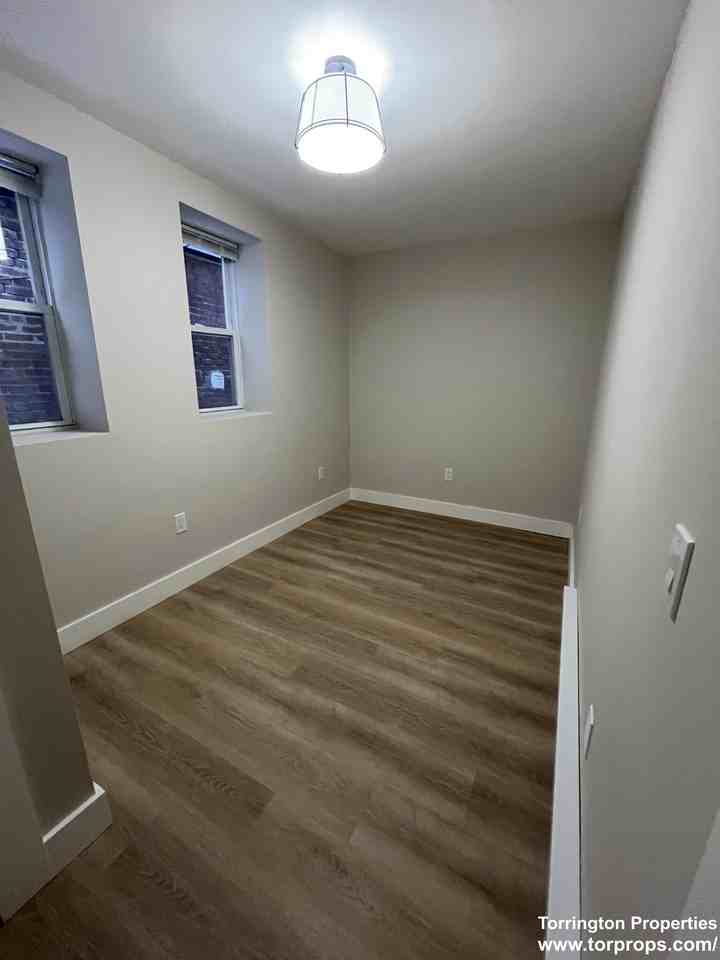 17 M St #B - Photo 2 of 13