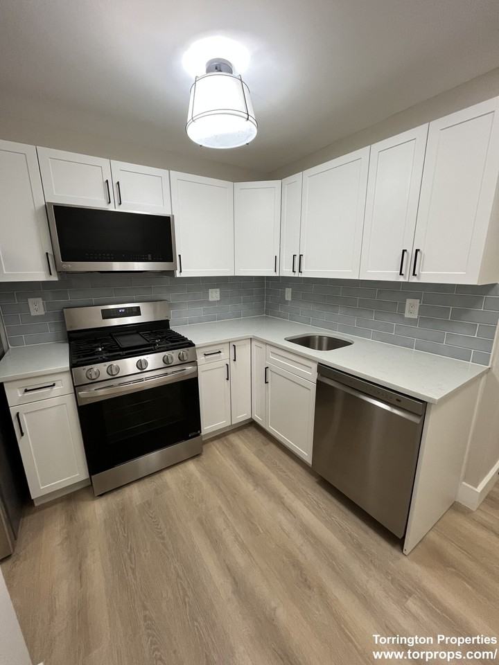 17 M St #B - Photo 5 of 13