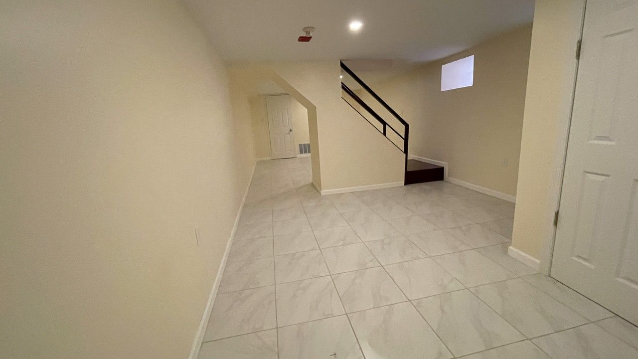 939 S Saint Bernard St #3 - Photo 5 of 12