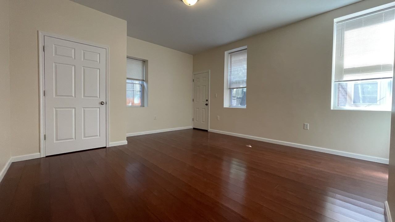 939 S Saint Bernard St #3 - Photo 6 of 12
