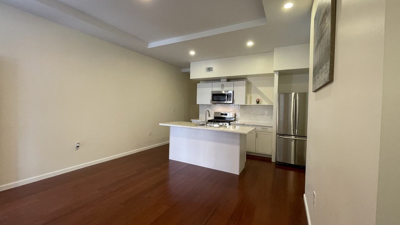 939 S Saint Bernard St #3 - Photo 7 of 12
