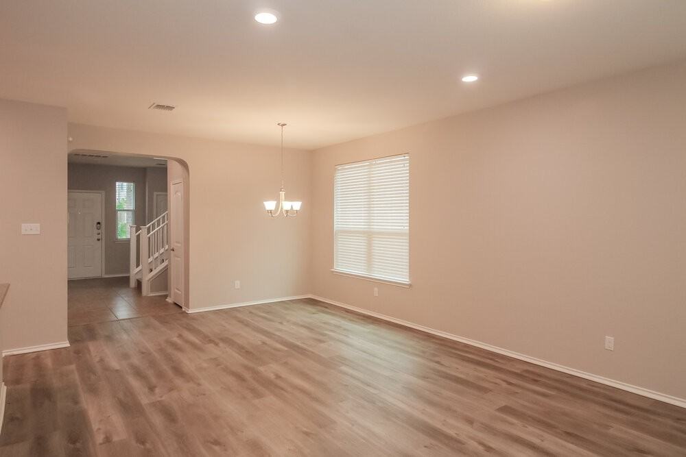 445 Sheepshank Dr - Photo 4 of 17