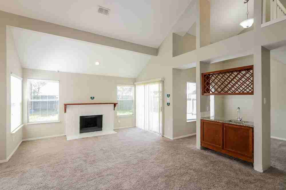 4627 Green Trail Dr - Photo 4 of 17