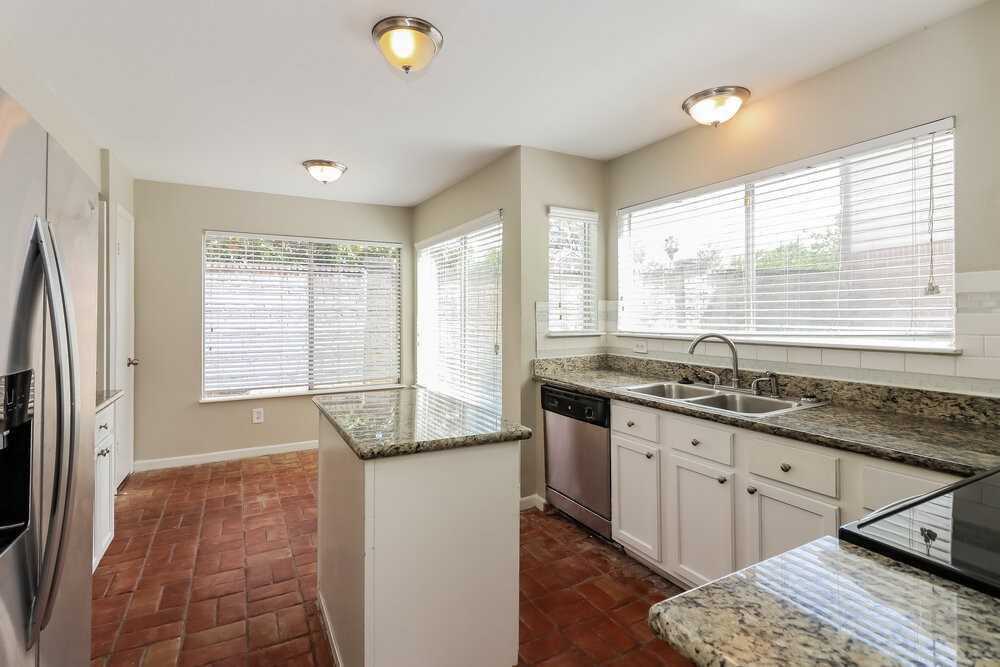 4627 Green Trail Dr - Photo 7 of 17