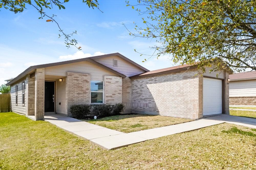 7223 Archers Coach - Photo 3 of 16