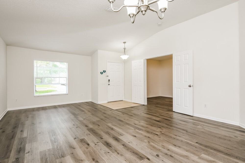 2258 Meadow Oak Cir - Photo 5 of 16