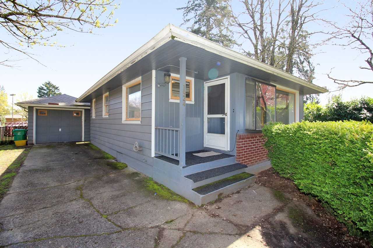 1924 Ne 132nd Ave - Photo 2 of 27
