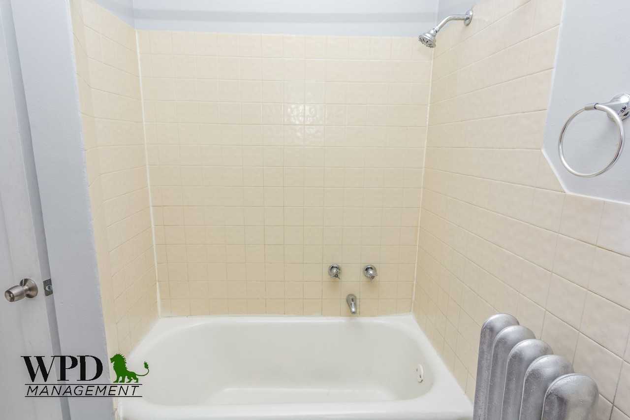 6748 S. Crandon Ave - Photo 4 of 18