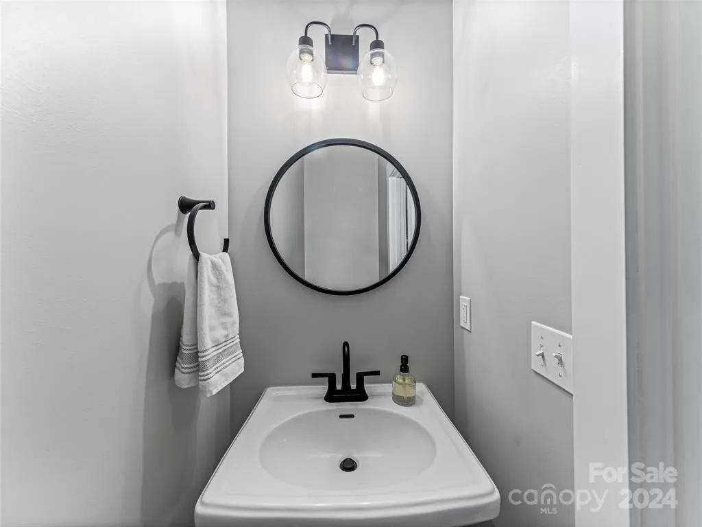 61 Barnrock Dr - Photo 6 of 32