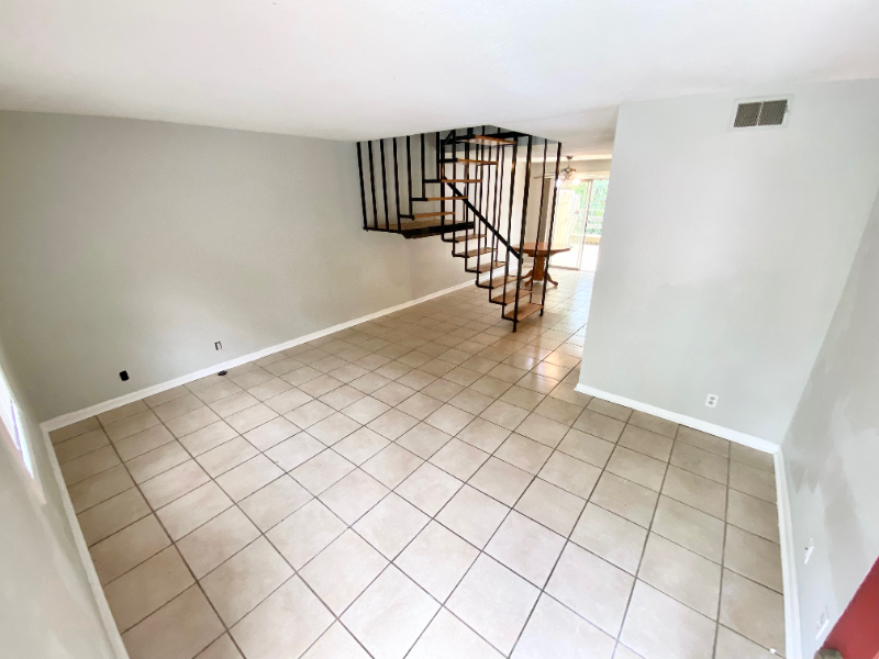 3815 Parklane Dr - Photo 2 of 17