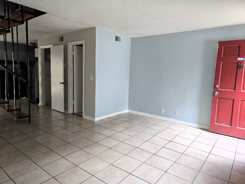 3815 Parklane Dr - Photo 3 of 17