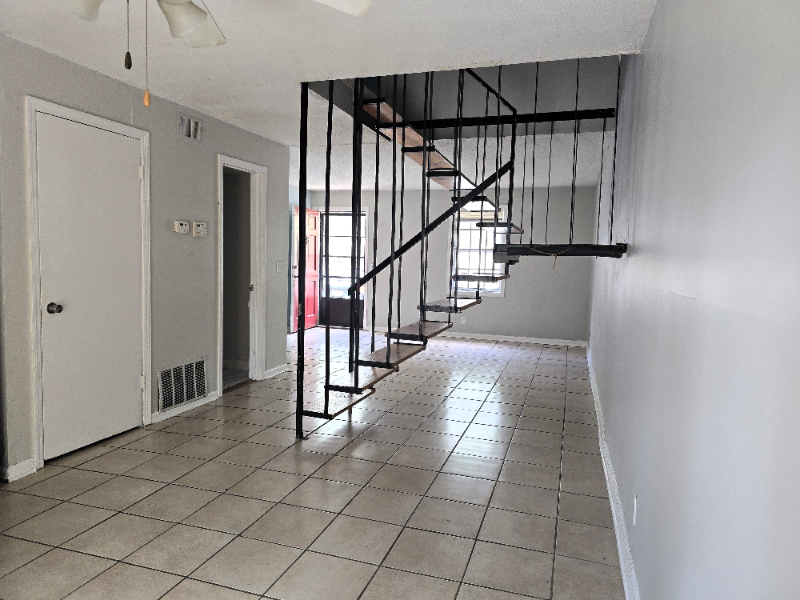 3815 Parklane Dr - Photo 5 of 17